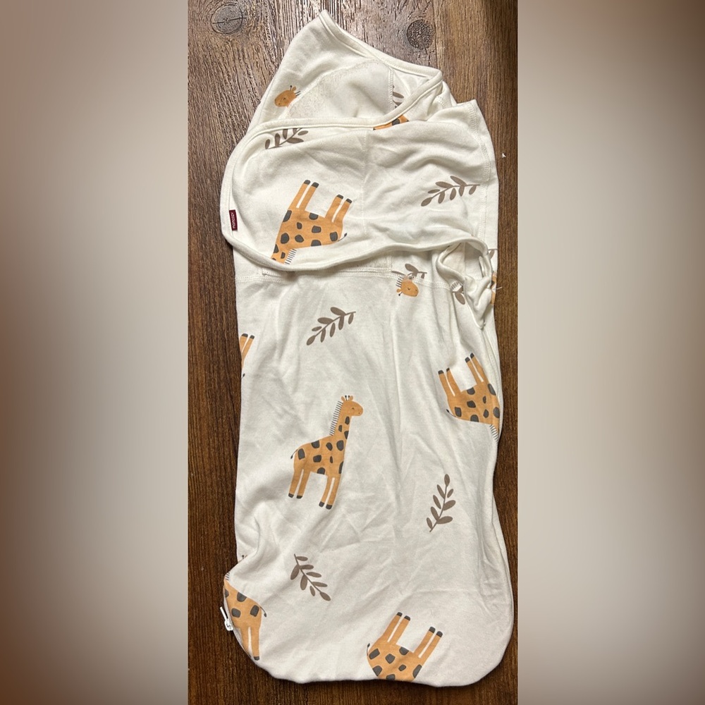 Momcozy easy swaddle Giraffe Print newborn